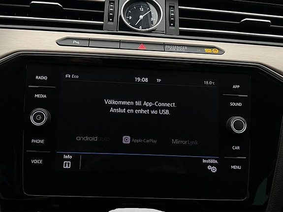 Volkswagen Passat 24 of 30