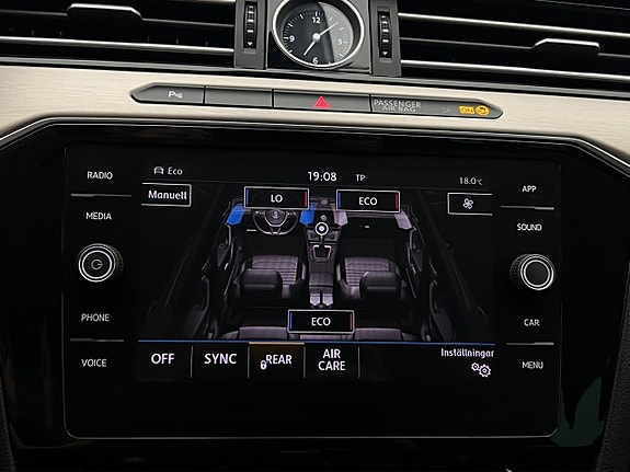 Volkswagen Passat 25 of 30
