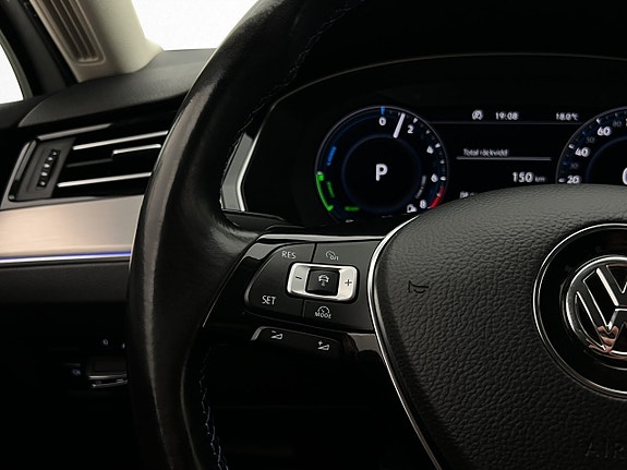 Volkswagen Passat 30 of 30