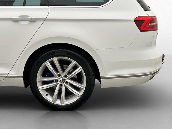 Volkswagen Passat 11 of 30