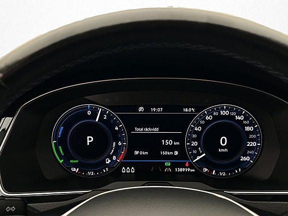 Volkswagen Passat 23 of 30