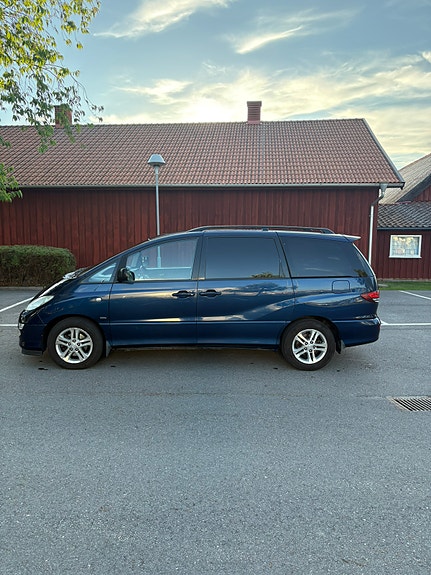Toyota Previa 2 of 7