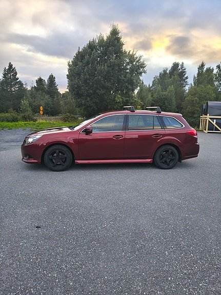 Subaru Legacy 2 of 8