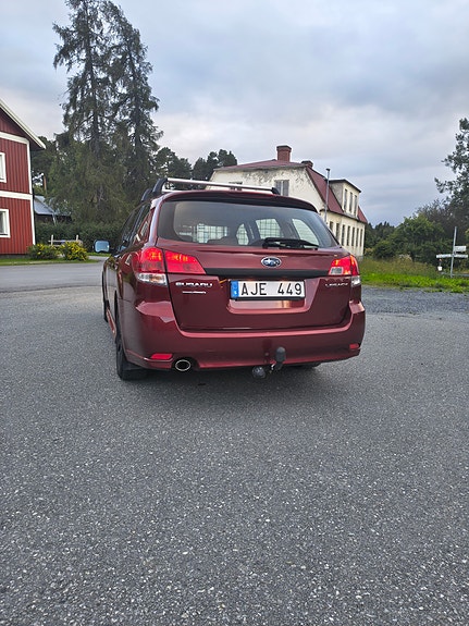 Subaru Legacy 3 of 8
