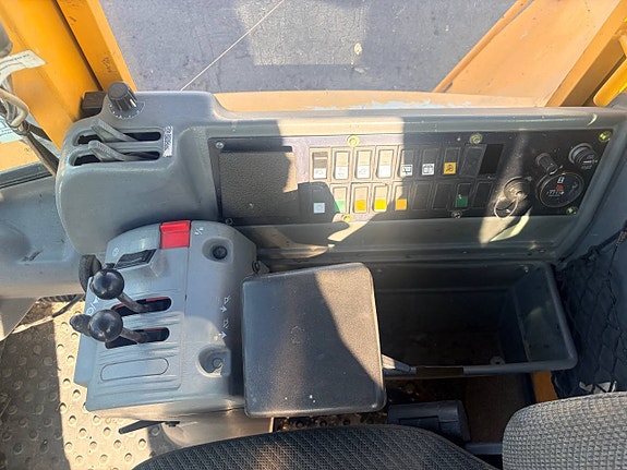 Volvo L 220 D 9 of 12