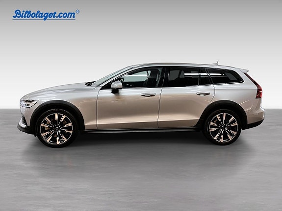 Volvo V60 Cross Country 2 of 12