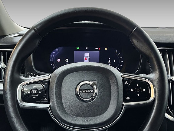 Volvo V60 Cross Country 8 of 12