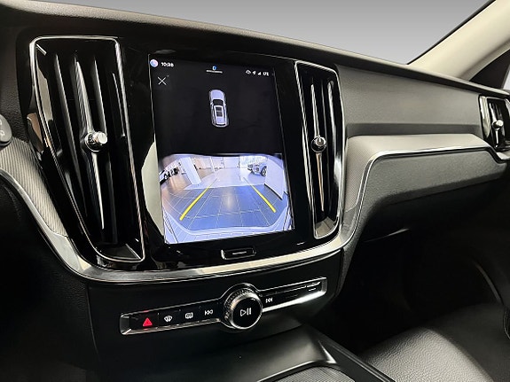 Volvo V60 Cross Country 9 of 12