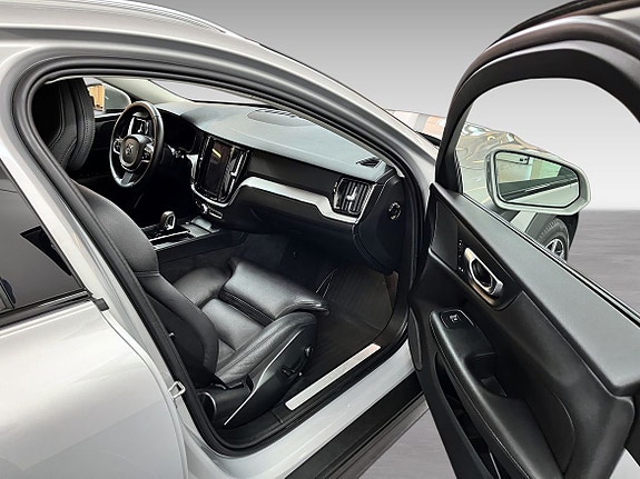 Volvo V60 Cross Country 11 of 12