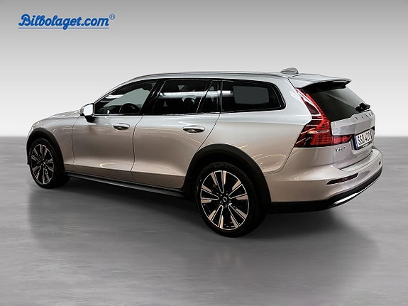 Volvo V60 Cross Country 3 of 12