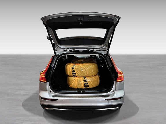 Volvo V60 Cross Country 5 of 12