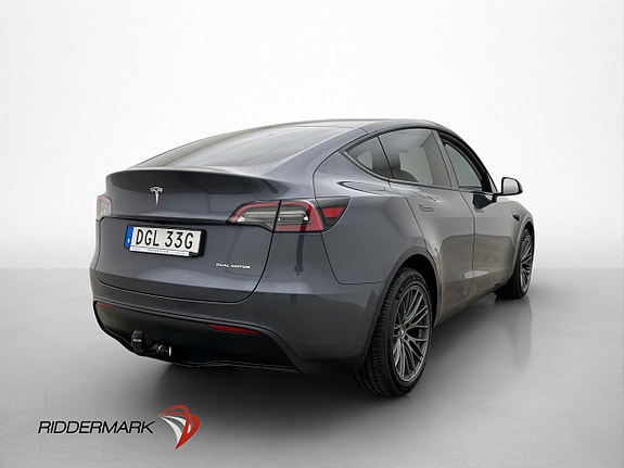 Tesla Model Y 8 of 30