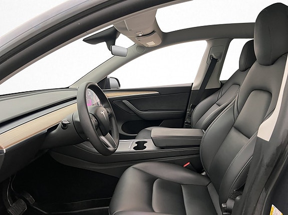 Tesla Model Y 12 of 30