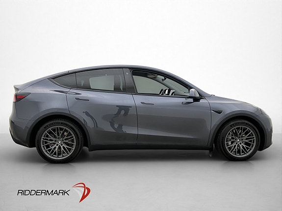 Tesla Model Y 9 of 30