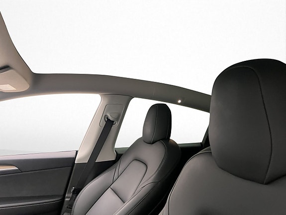 Tesla Model Y 13 of 30