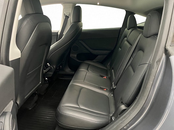 Tesla Model Y 29 of 30