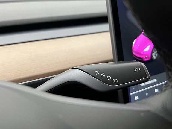 Tesla Model Y 18 of 30