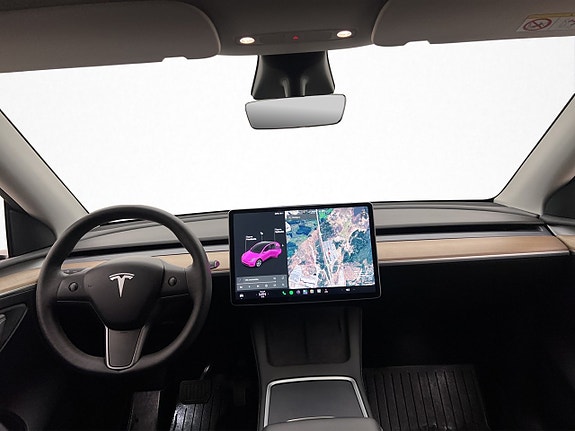 Tesla Model Y 14 of 30