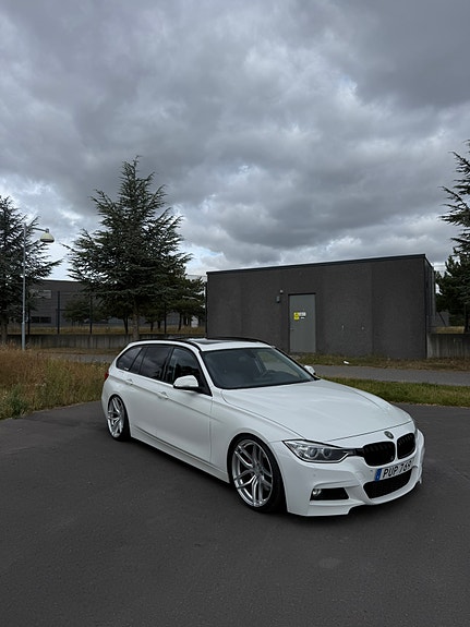 BMW 330d 2 of 6