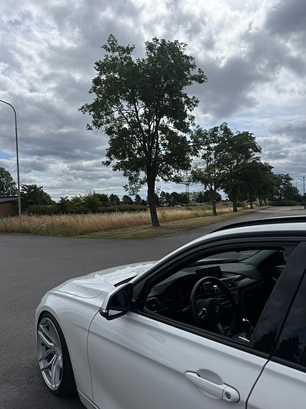 BMW 330d 3 of 6