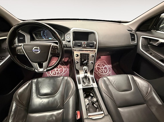 Volvo XC60 10 of 16