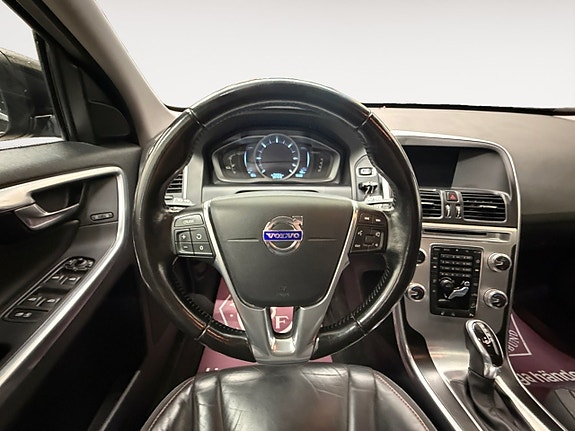 Volvo XC60 12 of 16