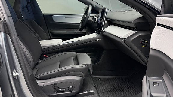 Polestar 4 8 of 27