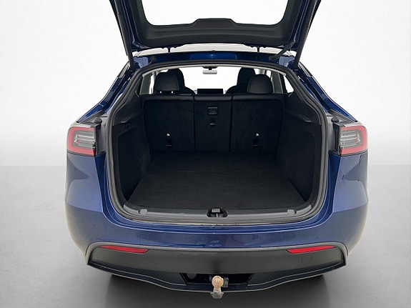 Tesla Model Y 29 of 30