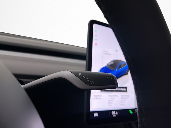 Tesla Model Y 16 of 30