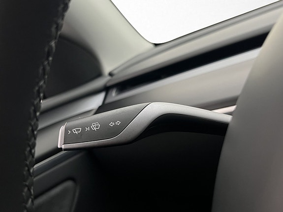 Tesla Model Y 15 of 30