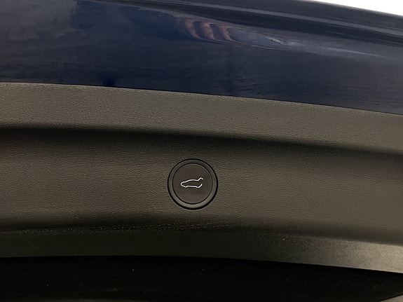 Tesla Model Y 28 of 30