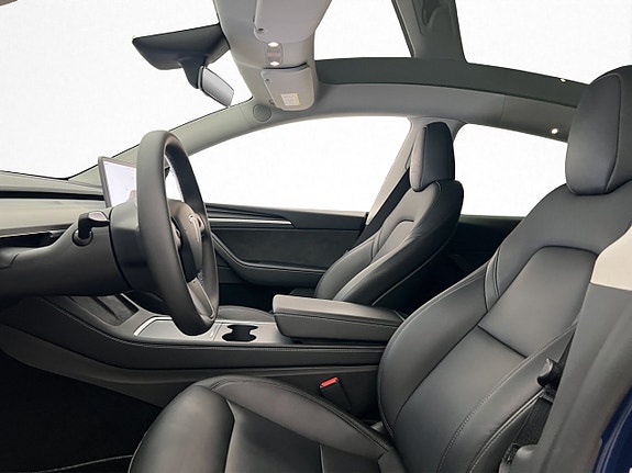 Tesla Model Y 12 of 30