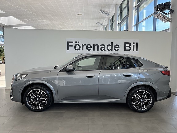BMW iX2 3 of 15