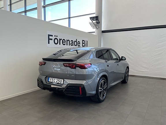 BMW iX2 14 of 15
