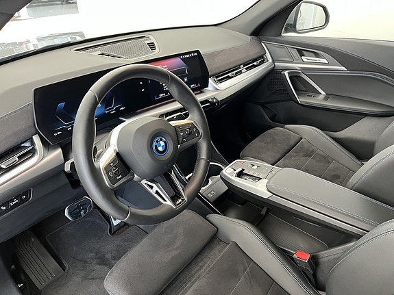 BMW iX2 7 of 15