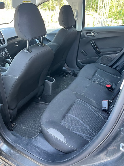 Peugeot 208 5 of 5