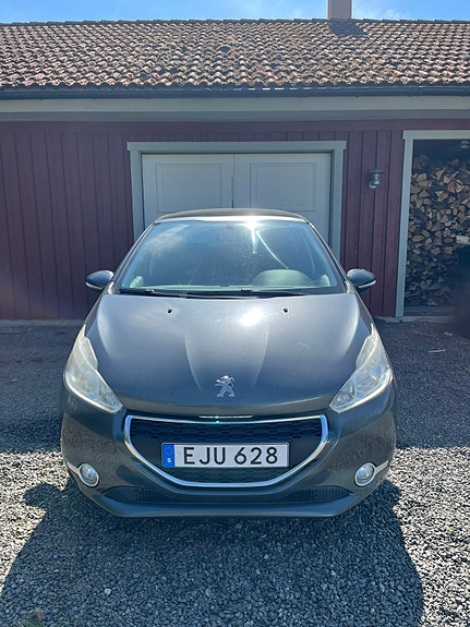 Peugeot 208 3 of 5