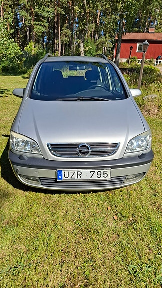 Opel Zafira 2 of 12