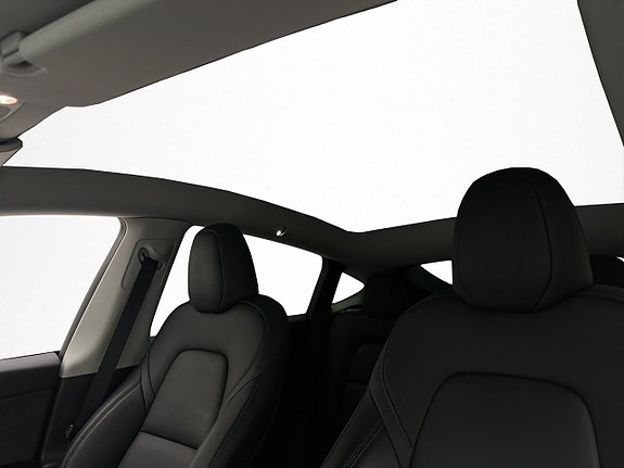 Tesla Model Y 11 of 30