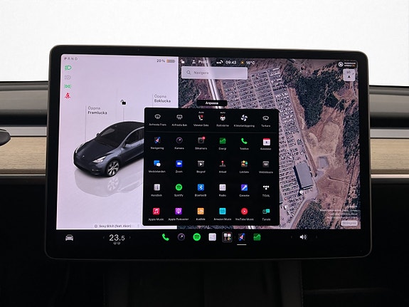 Tesla Model Y 17 of 30