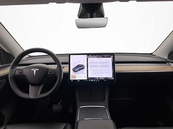 Tesla Model Y 13 of 30