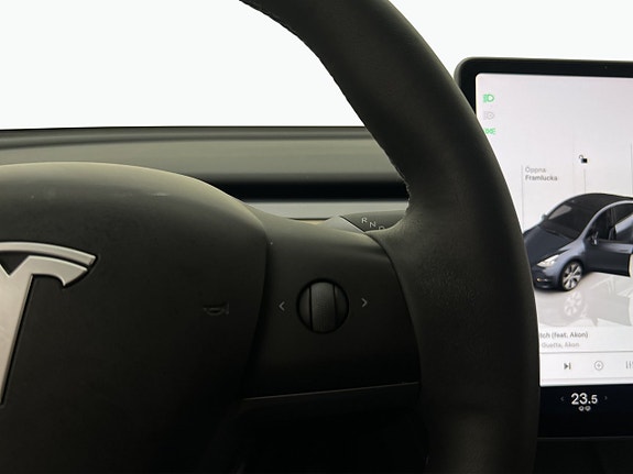Tesla Model Y 27 of 30