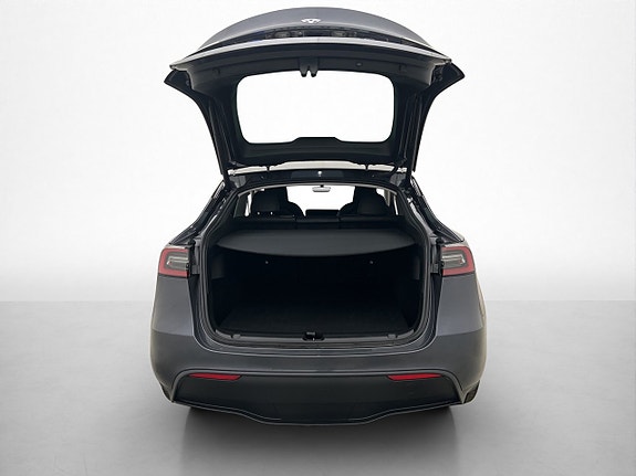 Tesla Model Y 9 of 30