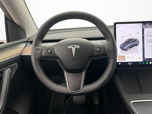 Tesla Model Y 14 of 30