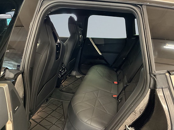BMW iX 13 of 20