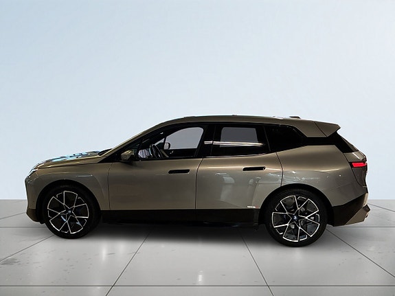 BMW iX 4 of 20