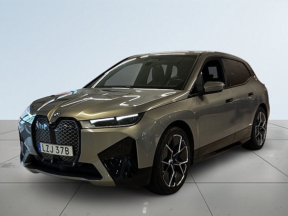 BMW iX 16 of 20