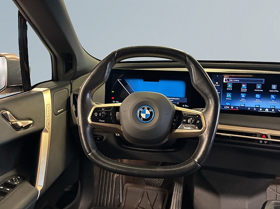 BMW iX 9 of 20