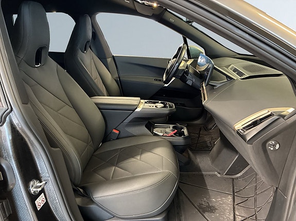 BMW iX 10 of 20