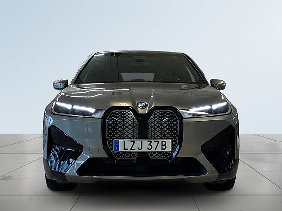 BMW iX 2 of 20